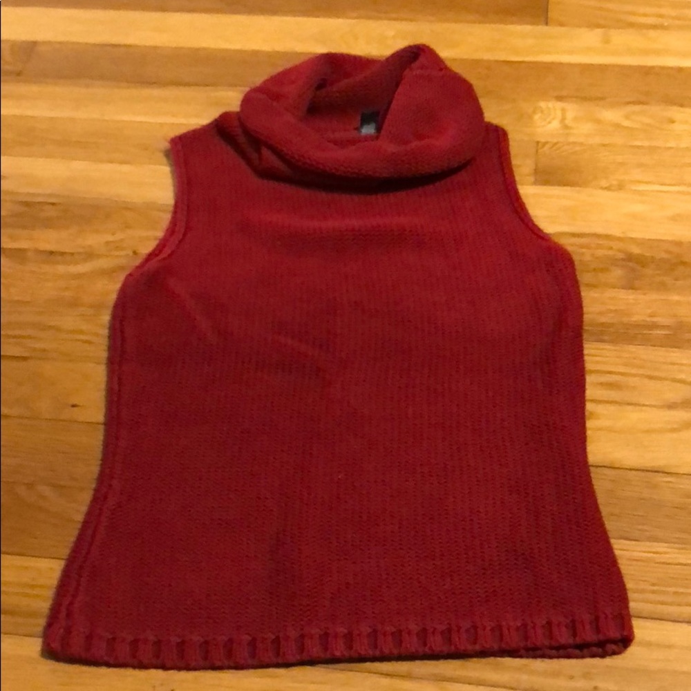Crowl Neck sleeveless sweater from the GAP
